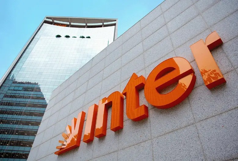 A building displaying the Banco Inter logo and branding